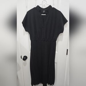 Black short sleeve dress. Shein. Size L. Pleated. Like new
